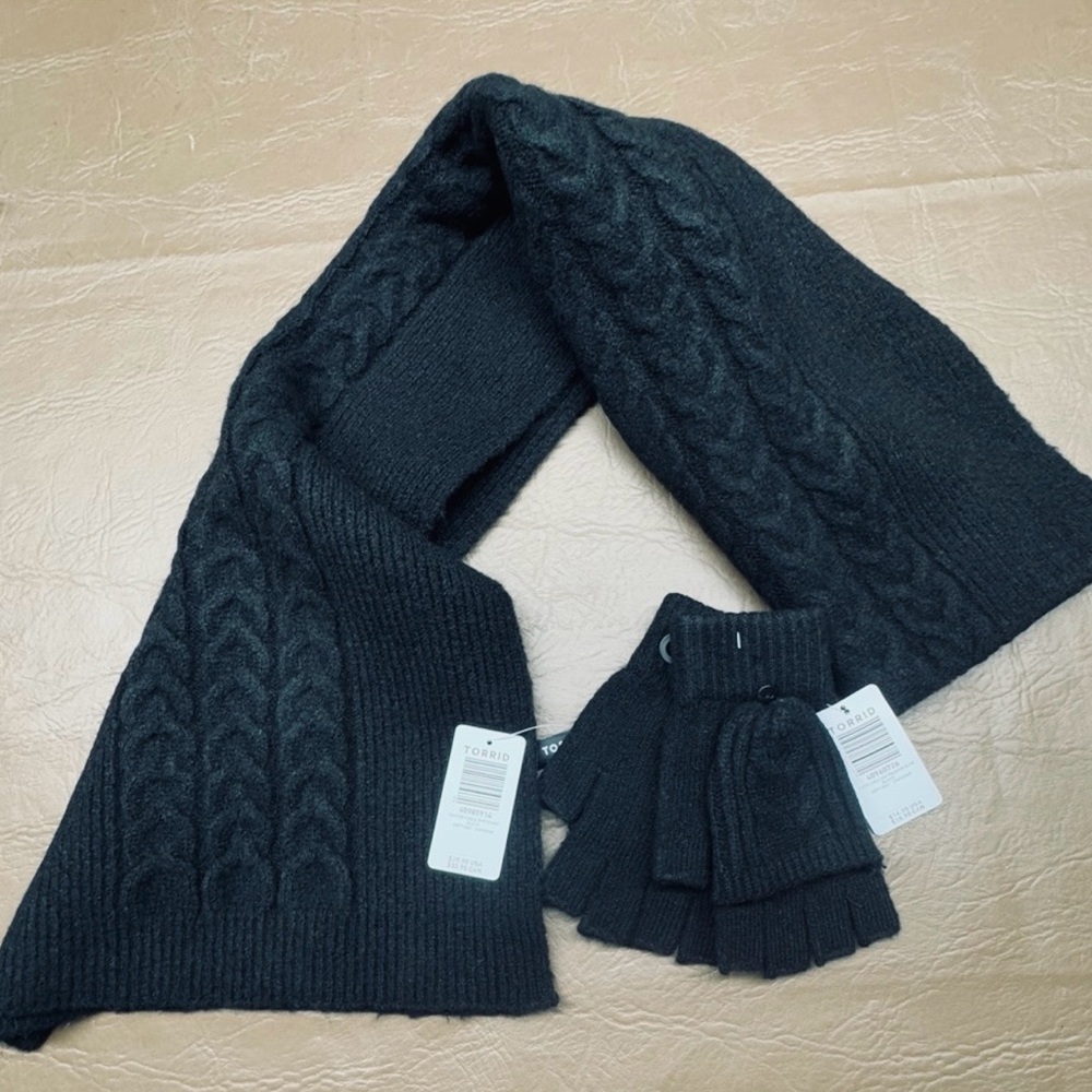 2 Piece Set Torrid Set of Center Cable Knit Scarf & Foldover Gloves